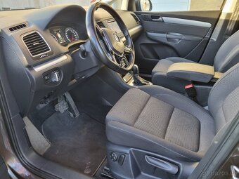 VW Sharan 2.0TDI DSG 135KW/7MÍST/ACC/NEZ.TOPE/KEYLESS/1.MAJ - 8