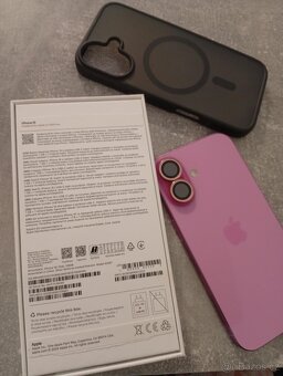 Prodám IPhone 16 128GB - 8