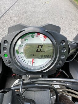 Kawasaki ninja ZX-10R - 8
