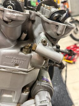 Aprillia/BMW - motor Rotax 650 - 8