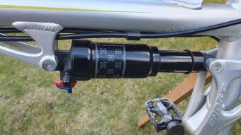 celoodpružené Ghost ASX - 8