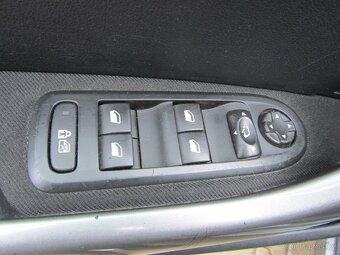 Peugeot 308 1.6 HDi , 88 kW nafta, 2012 - 8
