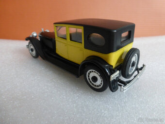modely aut 1:43 10. - 8