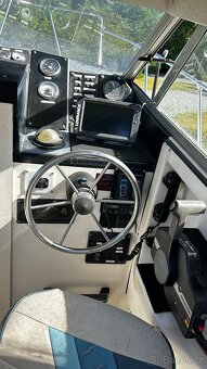 Loď Bayliner Trophy hardtop 2302 rok 1989 - 8