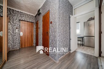 Prodej bytu 2+1 o výměře 62 m2 v Karviné - Ráji se zasklenou - 8