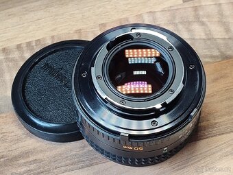 Minolta XG-9 + Rokkor 50/1.4 - 8