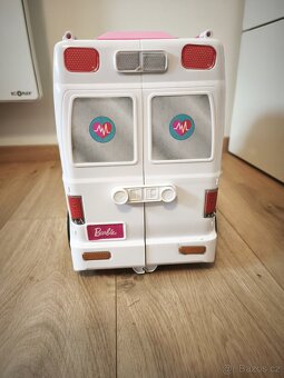 Sanitka pro Barbie - 8