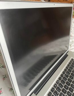 MacBook Pro 17" 2010 i7 / 16GB - 8