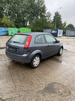 FORD FIESTA 1.3i - 8