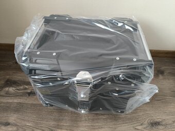 Zadní motokufr TopCase 55L hliníkový černý - 8