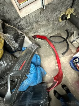 Honda civic 8g 5D zbytky dílů - 8