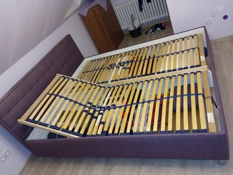 Manželská postel + noční stolky a komoda - 8