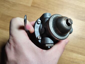 B20 AC pumpa Pal Tatra 603 805 benzínová pumpa - 8