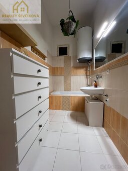 Pronájem zařízeného 2+kk s balkónem, 60m2 – Smetanovo náb. - 8