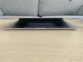 Apple MacBook Pro 15" (2019) - i9 2,40GHz, 16GB, 512GB, 555X - 8