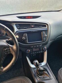 Kia Cee´d 1.4 CRDi 66kW Comfort rv.2015 - 8