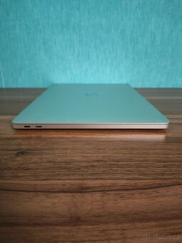 MacBook Pro 2017 | i5 • 8GB • 256GB SSD - 8