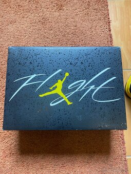 Air Jordan 4 Yellow Thunder - 8
