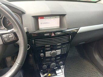 Opel Astra Caravan H 1.7 CDTi 81 kW rv 2010 - 8