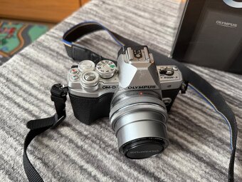 Olympus E-M10 Mark III - 8