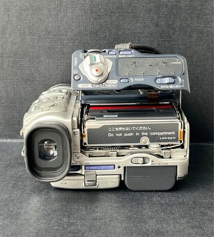 Sony Handycam DCR-PC100E – digitální miniDV kamera - 8