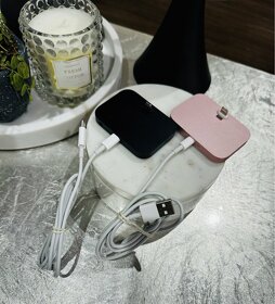 stojánky/nabijecky na apple iPhone - 8