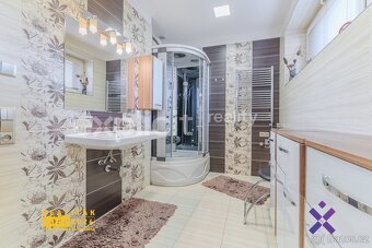 Prodej rodinného domu 6+1 328 m2, pozemek 528 m2  - Uherské  - 8