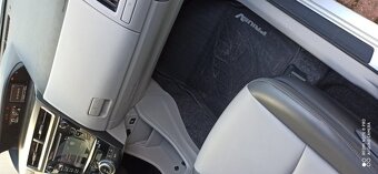 Toyota Prius V hybrid 2017 - 8