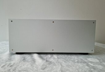 Koncové zesilovače - 2 × monoblok 8300MB - 8
