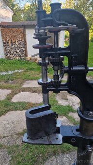 Historická sloupová vrtačka z cca roku 1890 - 8