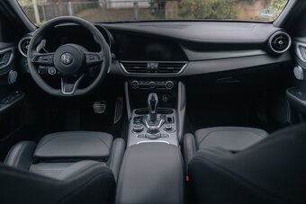 2024 Alfa Romeo Guilia Veloce, 2.0 turbo, 16v, 206kw, at8-q4 - 8