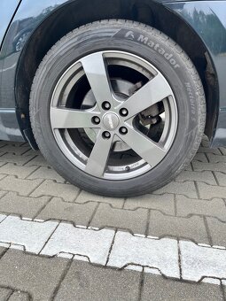 Toyota Avensis - 8