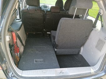 Mitsubishi Grandis - 8