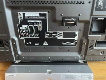 TV Panasonic TH-42PZ80E + Panasonic DMR - EX 768 - 8