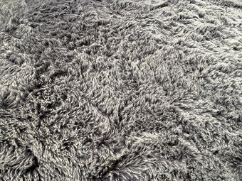 Dva kožešinové koberce 166x236cm a 61x120cm - 8