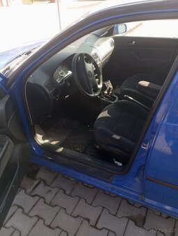 Prodám Volkswagen golf 4 , 1.4 na náhradní díly - 8