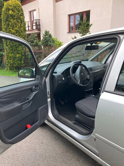 Opel Meriva 1,4 66kW, r.v. 2006 - 8