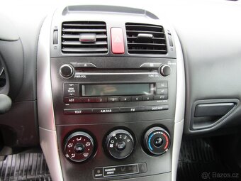 Toyota Auris 1.6 VVT- i , 97 kW benzín, 2011 - 8