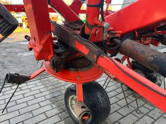 Obraceč sena, píce KÜHN GF 7702 - 8