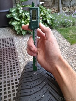 VW alu kola 5x122 R16 zimní pneu Michelin 205/55 - 8
