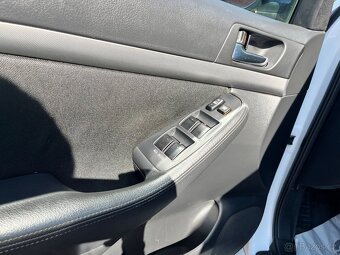 Toyota Avensis 2.0 D4D kombi - 8