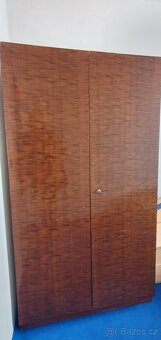 Šatní skříň se zrcadlem - 8