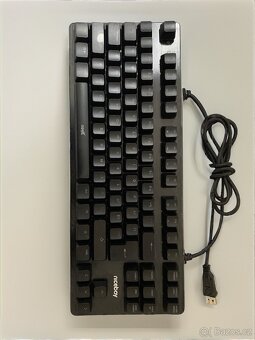 Výkonný herní počítač s xbox kontrolery – kompletní sada - 8