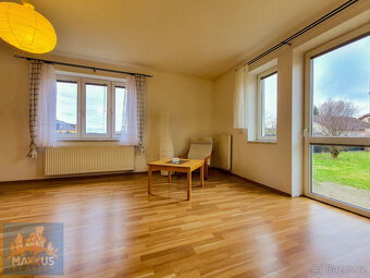 Pronájem hezkého rodinného domu (196 m2) se zahradou, Praha - 8