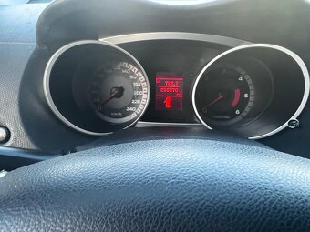 Peugeot 4007 - 8