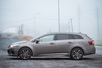 Toyota Avensis Combi 2.0 105kW - 8