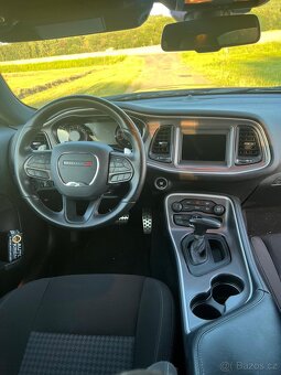 Dodge Challenger - 8