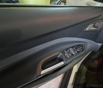 Ford C-Max 1,6i 110kW ecoboost Business - 8