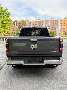 DODGE RAM Laramie 5.7 V8 HEMI—2020—KŮŽE—LED světla —95.000km - 8