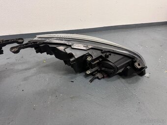 Opel Astra J přední část vozidla kapota blatníky světla - 8